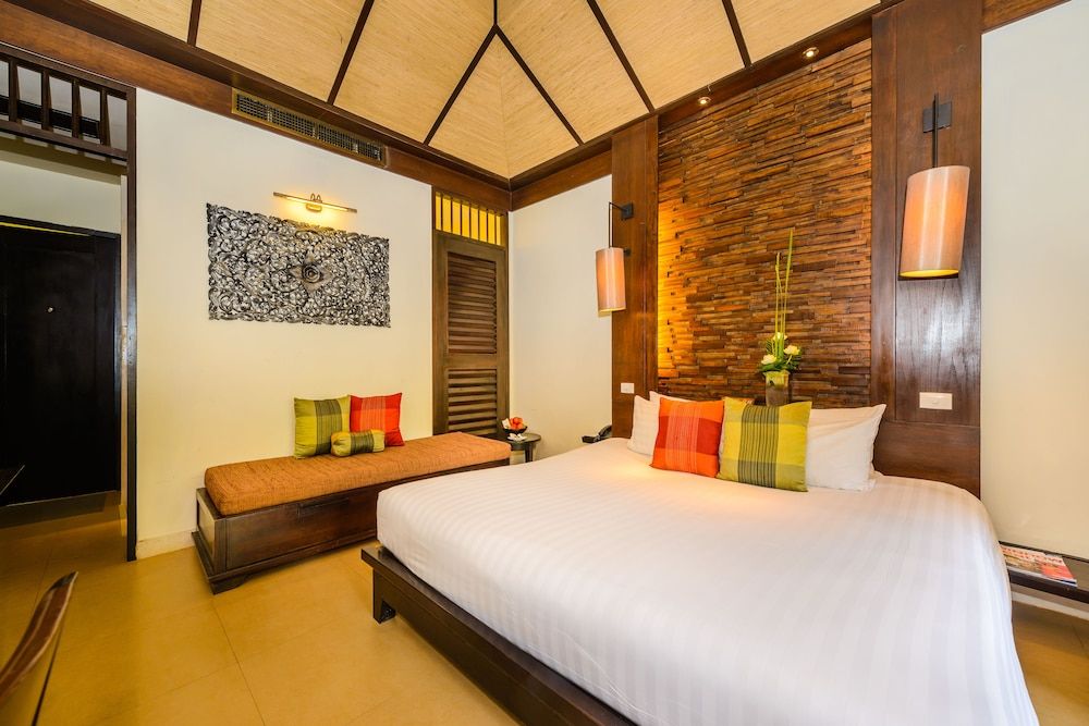 Impiana Beachfront Resort Patong, Phuket Superior Room, 1 Bedroom 4