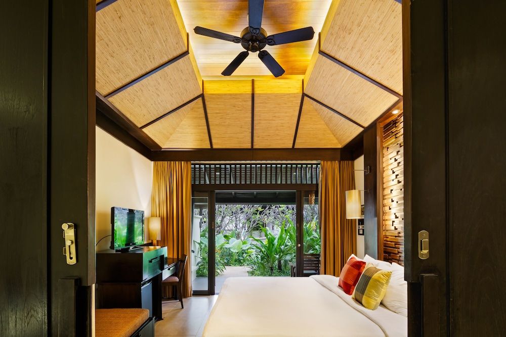 Impiana Beachfront Resort Patong, Phuket Superior Room, 1 Bedroom 8