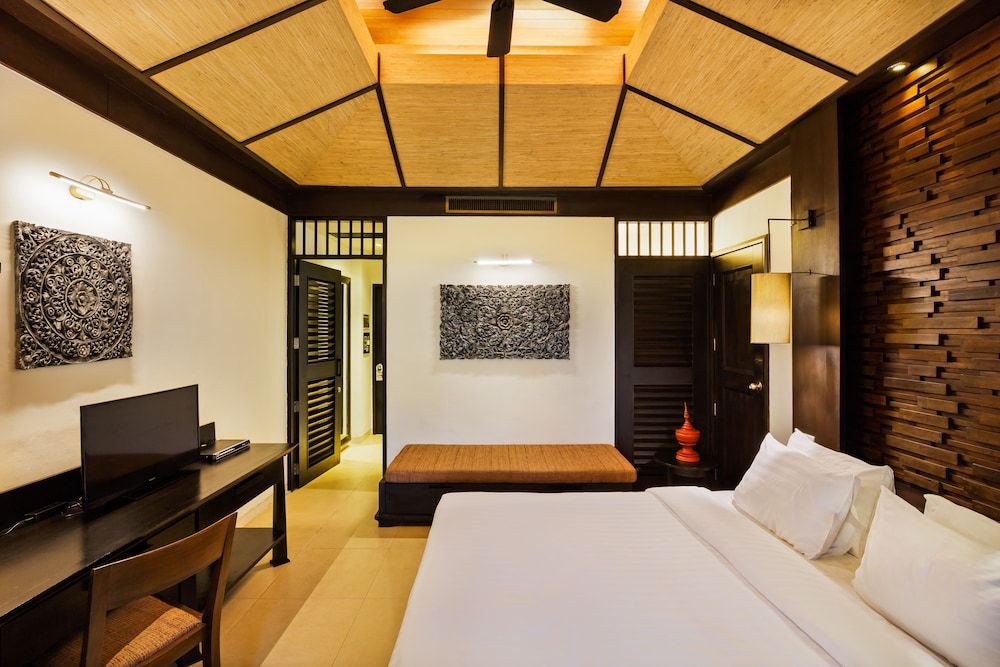 Impiana Beachfront Resort Patong, Phuket Superior Room, 1 Bedroom 4