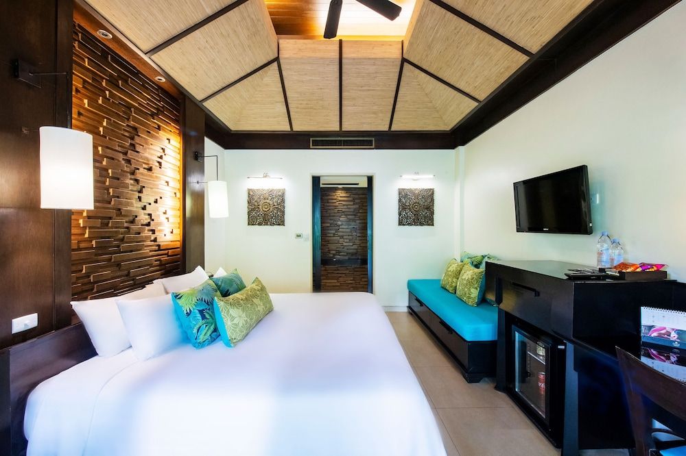 Impiana Beachfront Resort Patong, Phuket Superior Room, 1 Bedroom 12