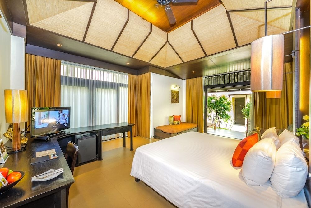 Impiana Beachfront Resort Patong, Phuket Superior Room, 1 Bedroom 3