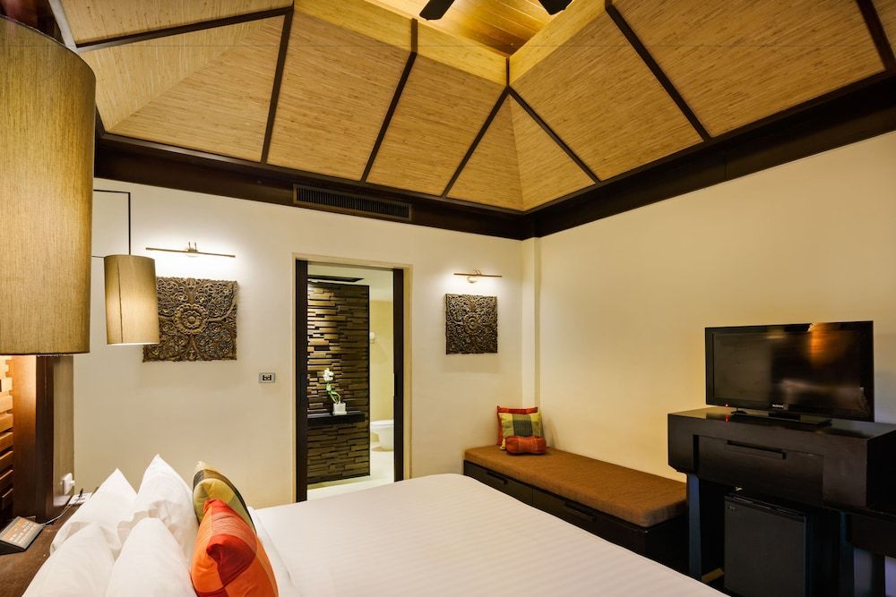 Impiana Beachfront Resort Patong, Phuket Superior Room, 1 Bedroom 16