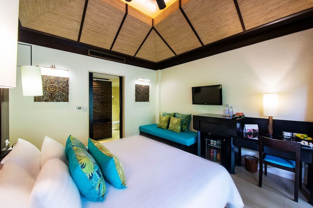 Impiana Beachfront Resort Patong, Phuket Superior Room, 1 Bedroom 10