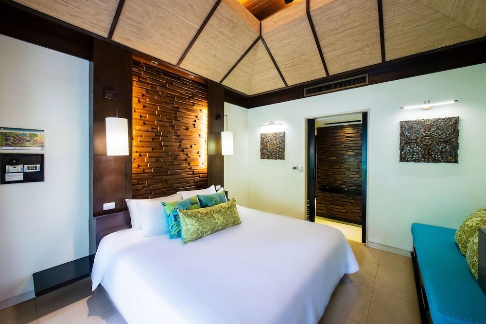 Impiana Beachfront Resort Patong, Phuket Superior Room, 1 Bedroom 9