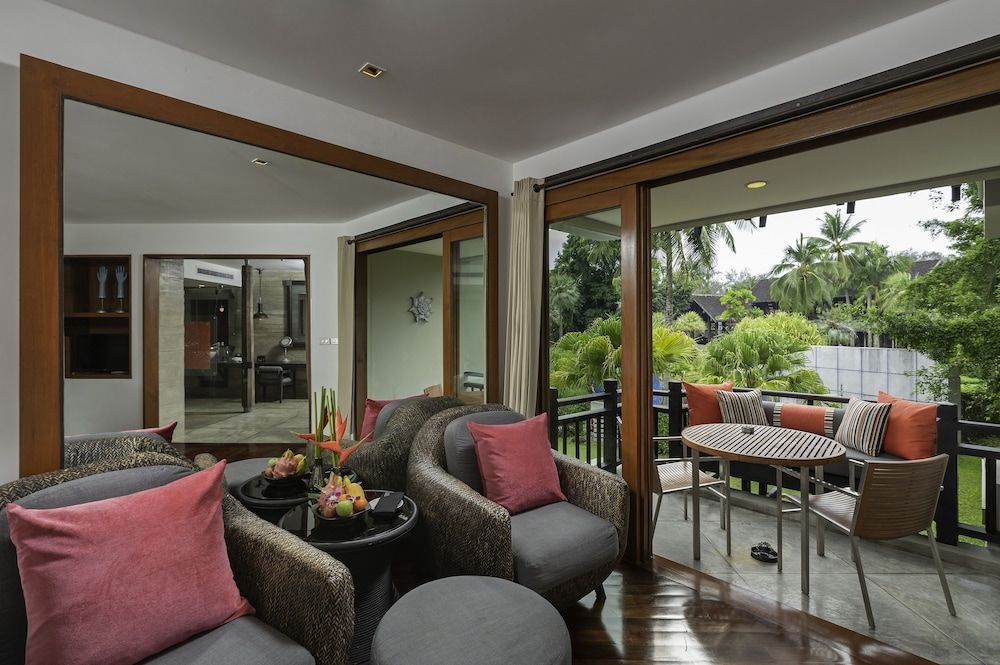 The Slate Pearl Bed Suite 2