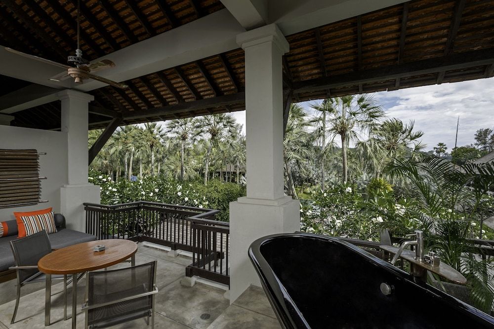 The Slate Pearl Bed Suite 6