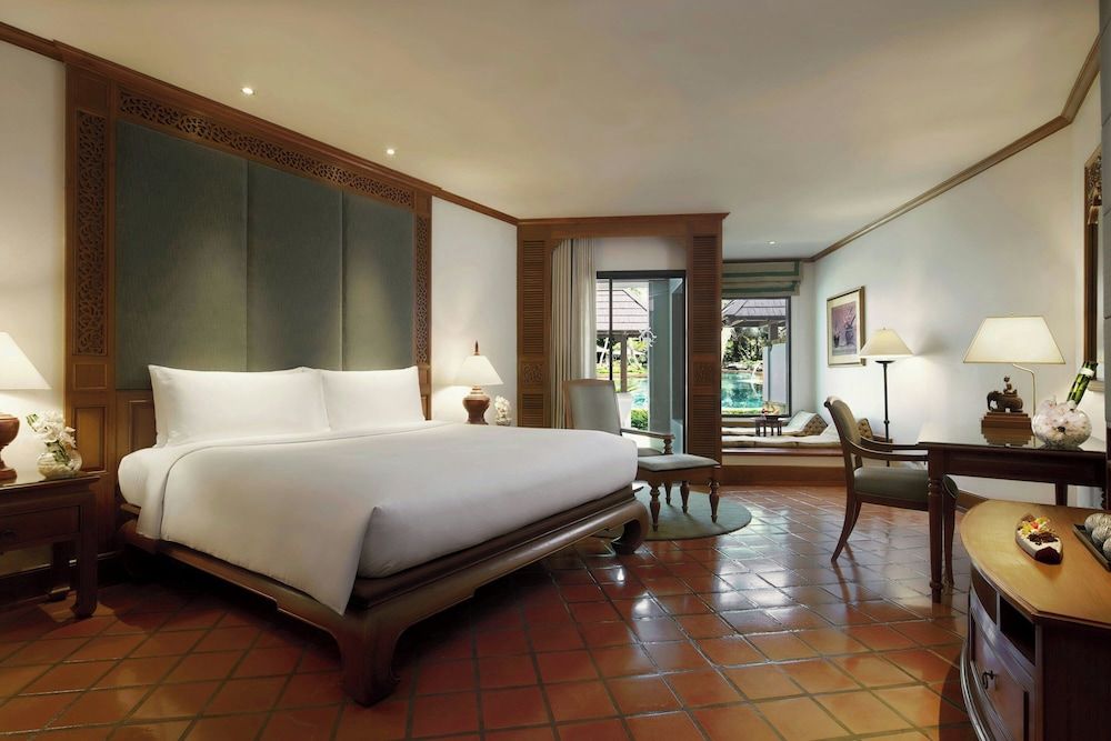 Room, 1 King Bed, Pool View (Ground Floor, Pool Access)
