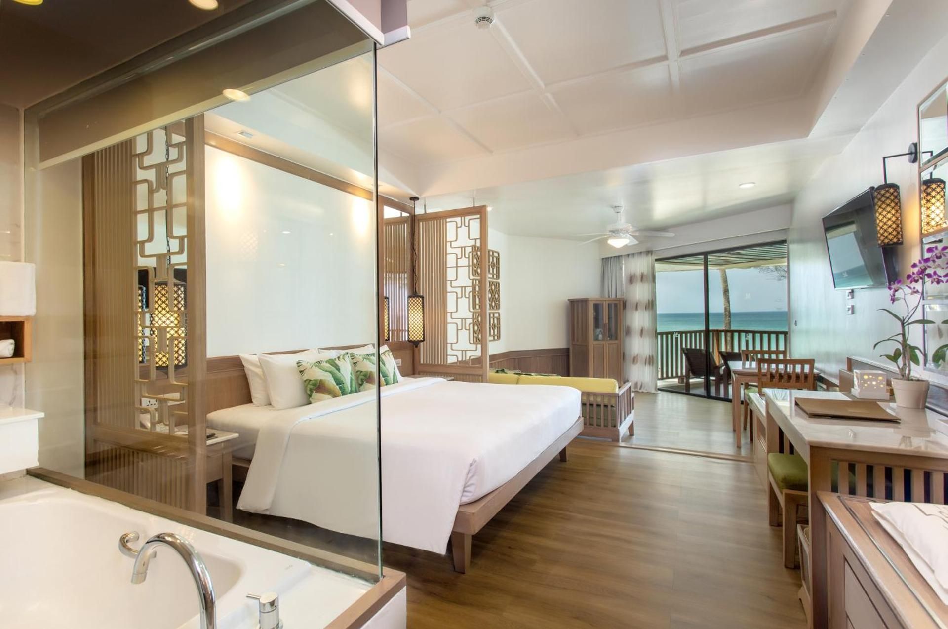 Junior Suite Oceanfront - Thani Wing