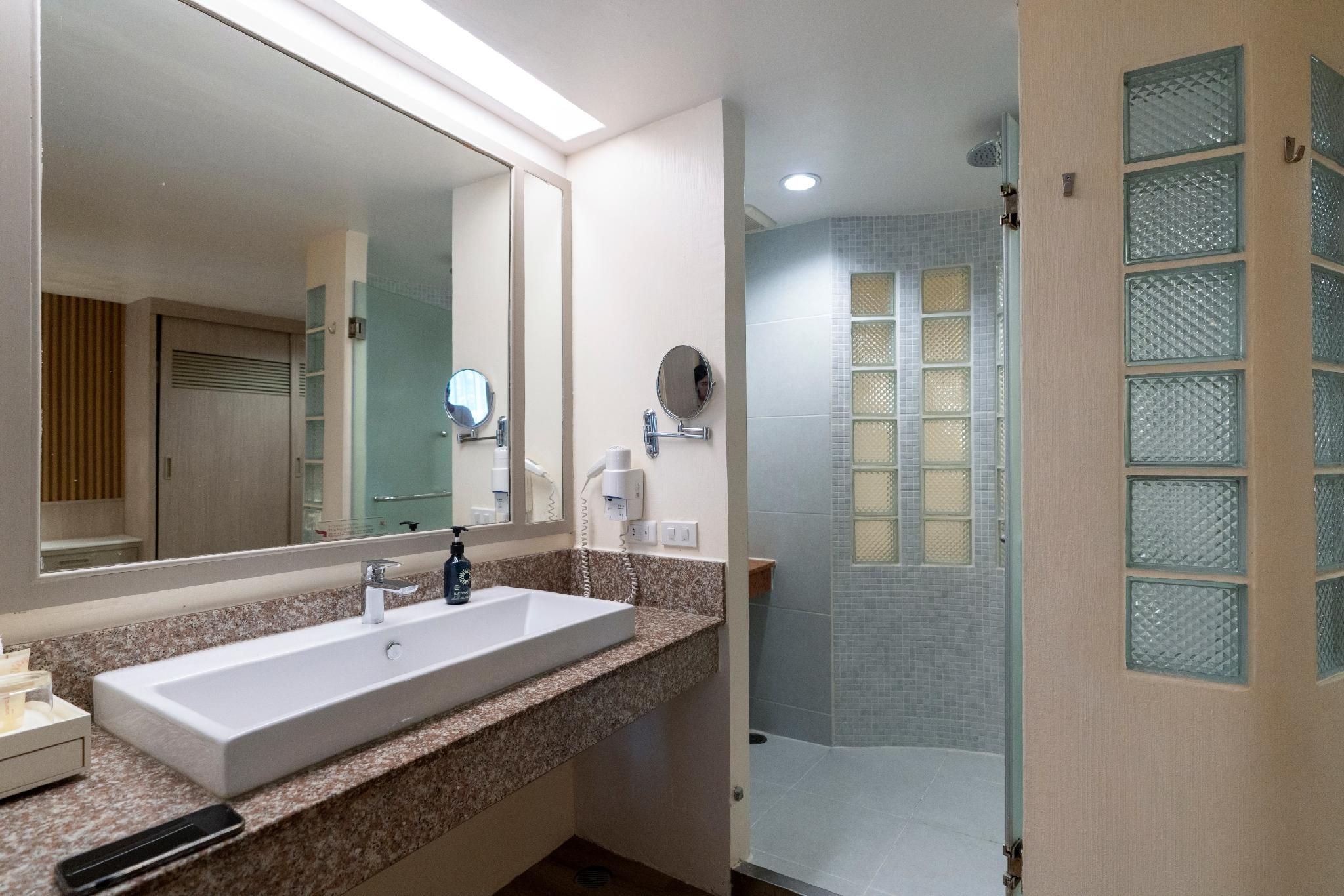 Katathani Phuket Beach Resort Deluxe Room - Bhuri Wing 3