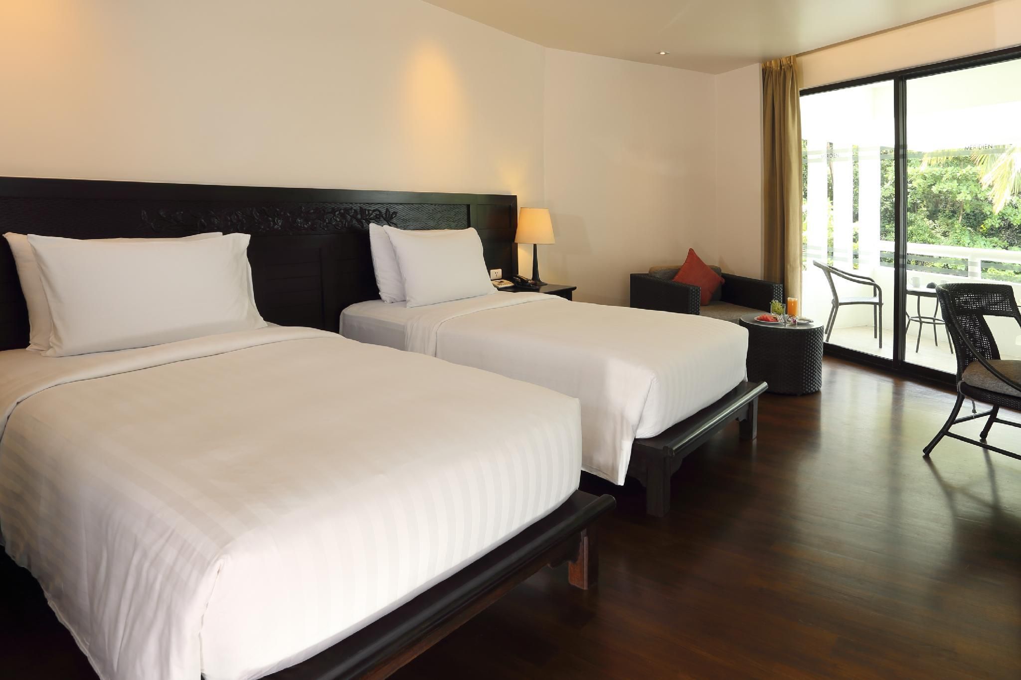 Guest room, 2 Twin, Pool view
