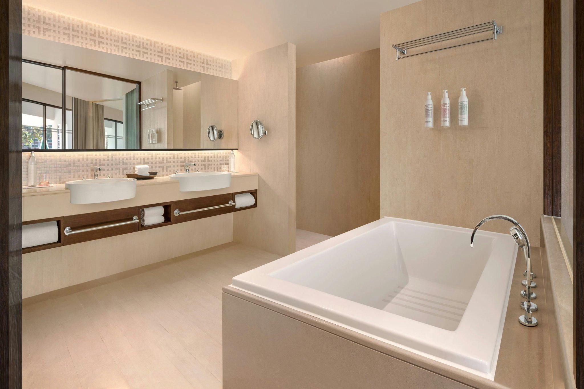 1 Bedroom Suite, 1 King, Ocean view, Terrace