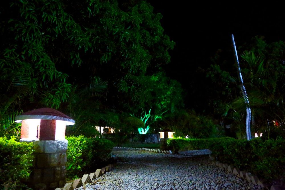 undefined Corbett Wild Resort - A River Access Property 8