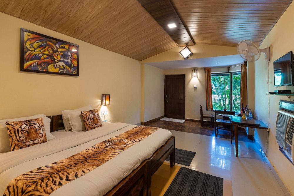 undefined Corbett Wild Resort - A River Access Property 4