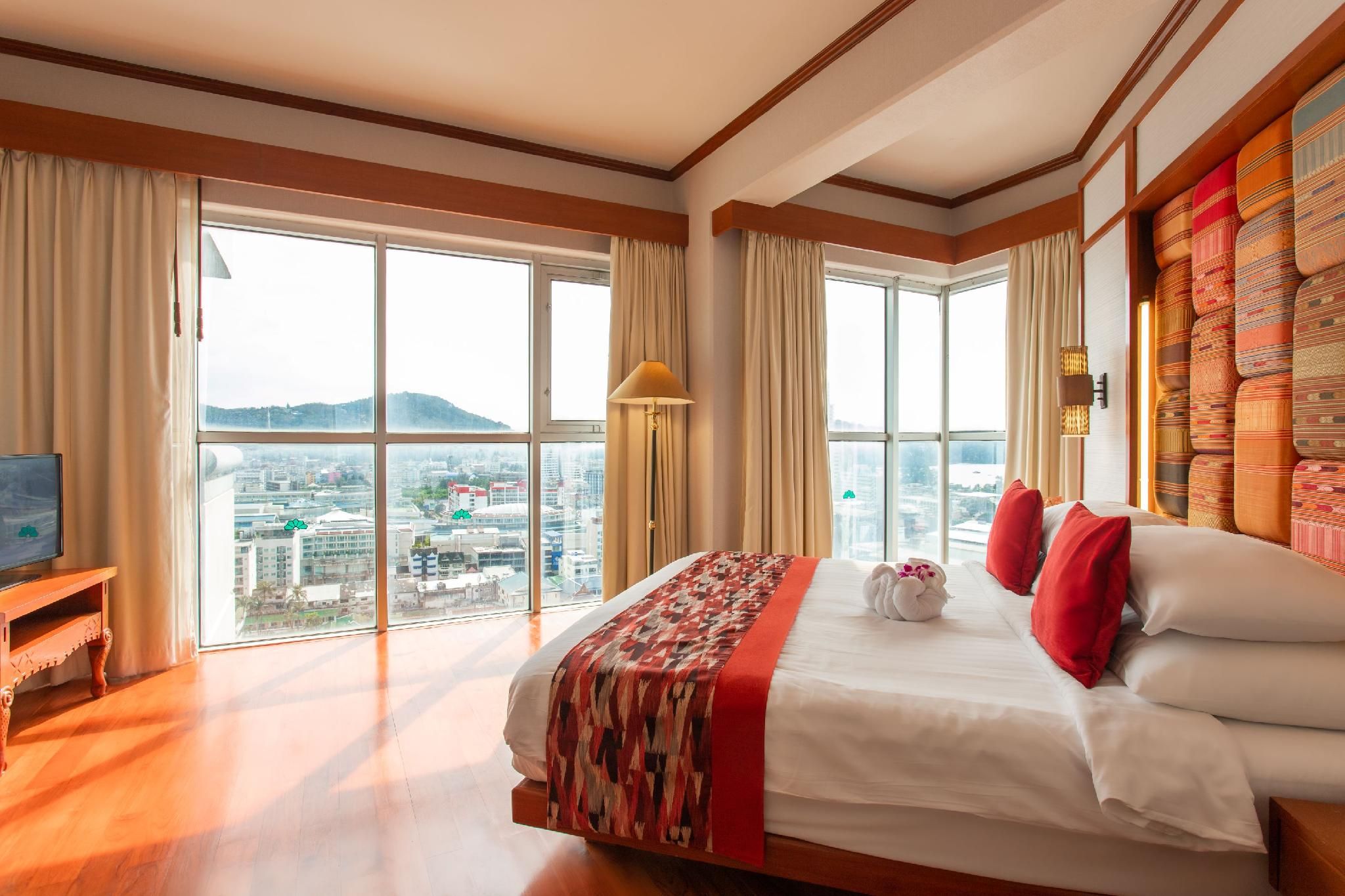 Paradise Wing Suite