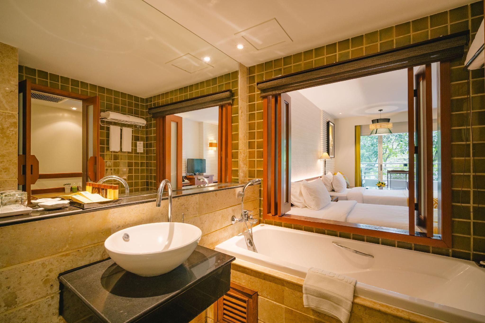 Deluxe Pool View Twin room