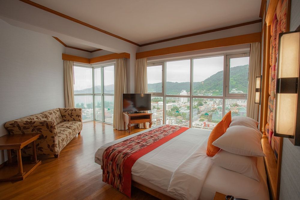 Executive Suite, 2 Bedrooms, Non Smoking, Partial Sea View
