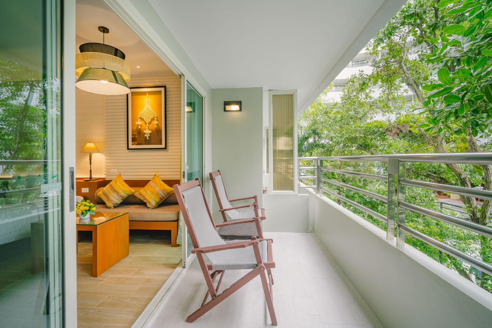 Deluxe Pool View Twin room