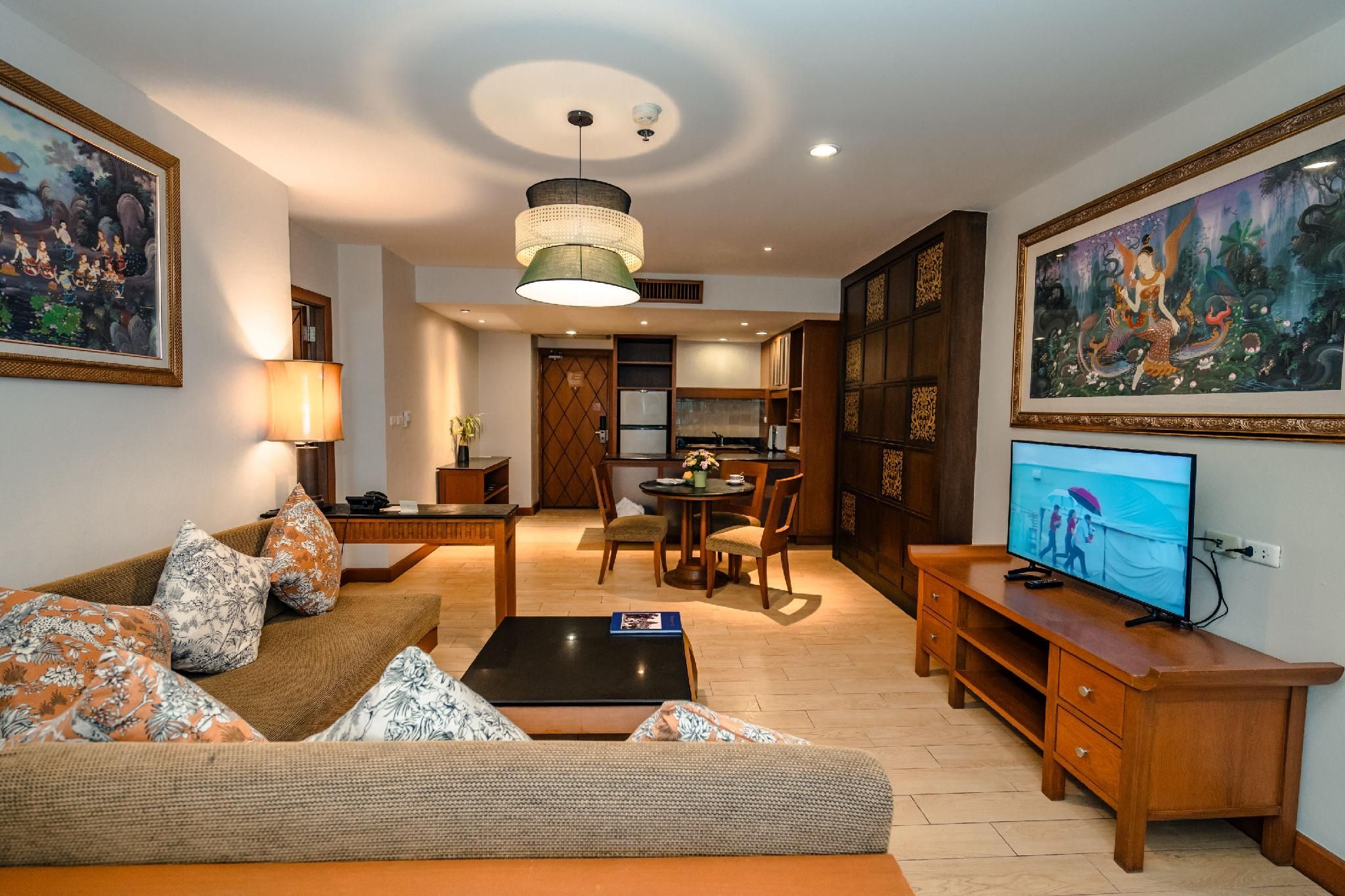 Executive Pool View Suite