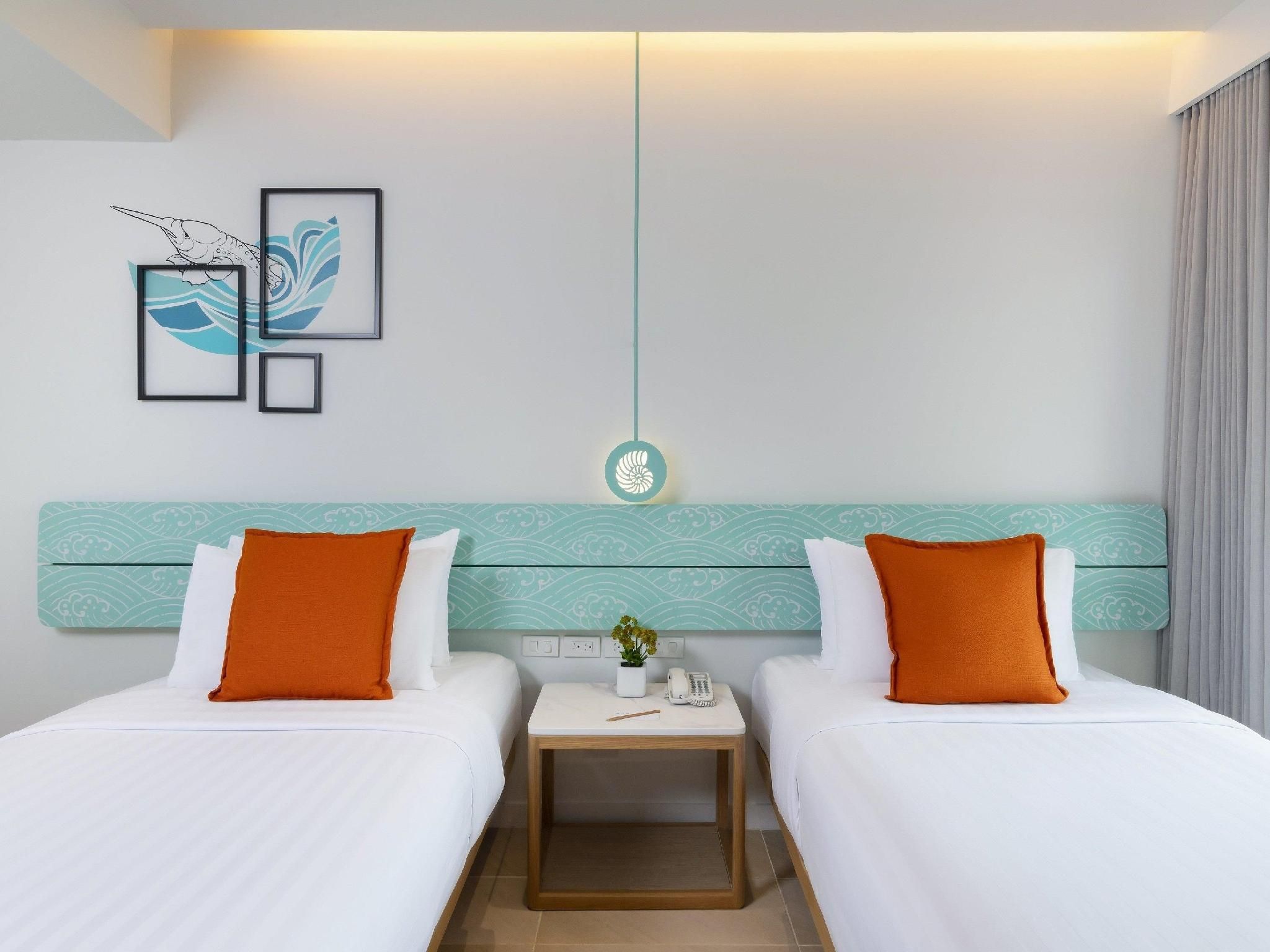 Premier Room 2 Single Beds, Pool View