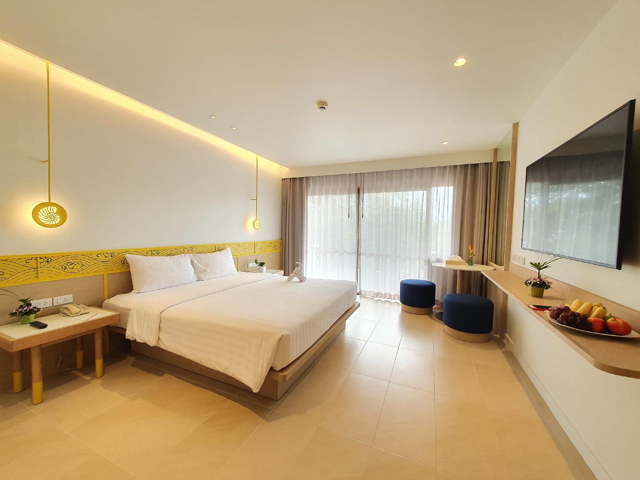 Superior Room 1 King Size Bed, Garden View