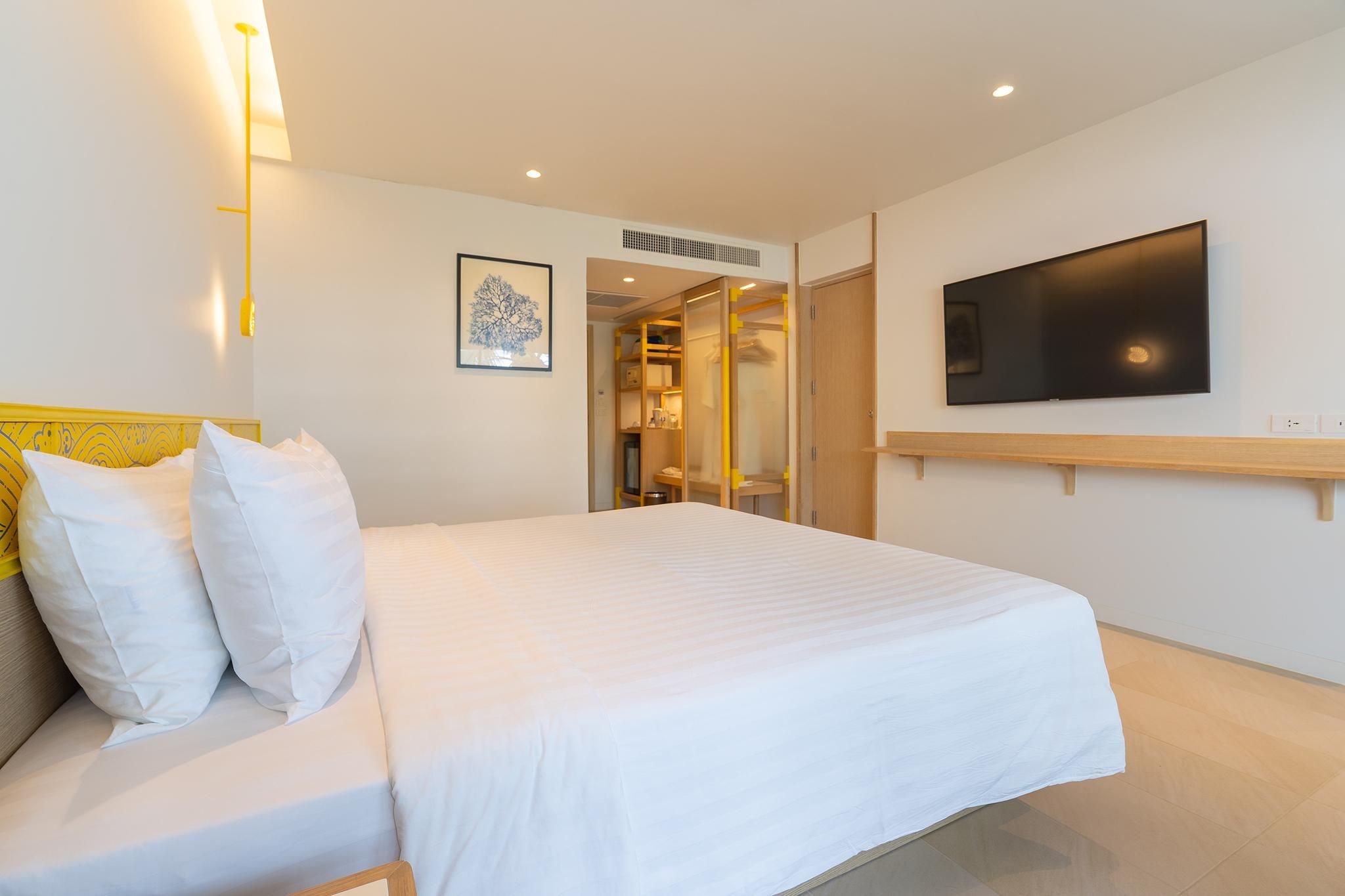 Superior Room 1 King Size Bed, Garden View