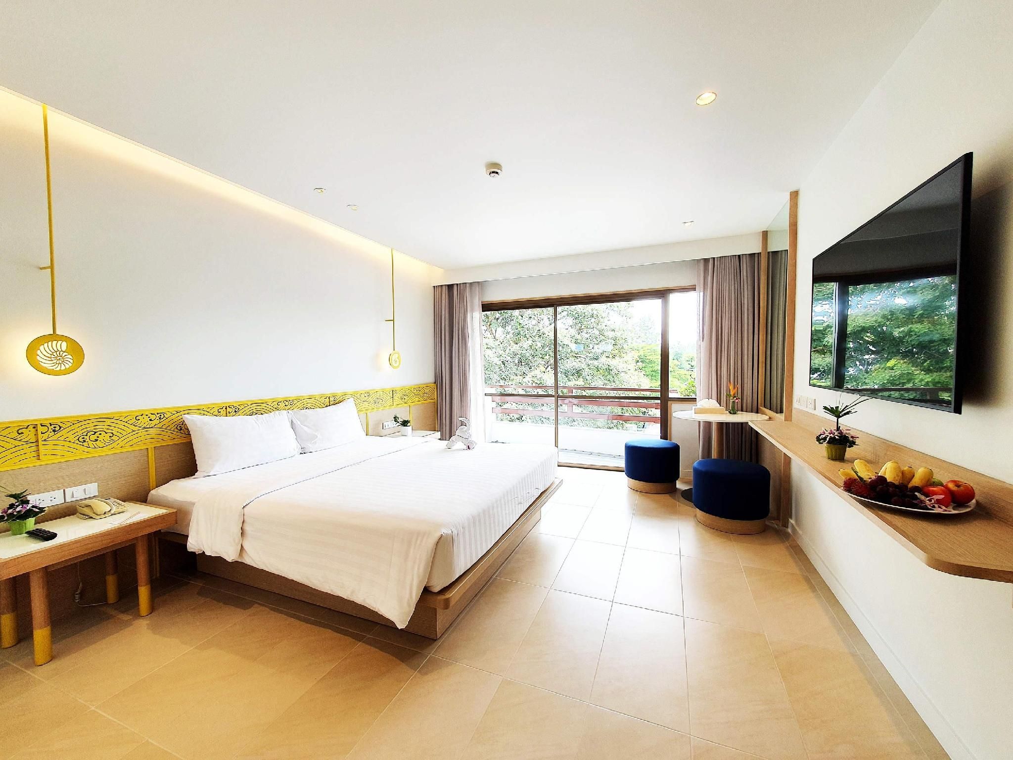 Deluxe Room 1 King Size Bed, Garden View
