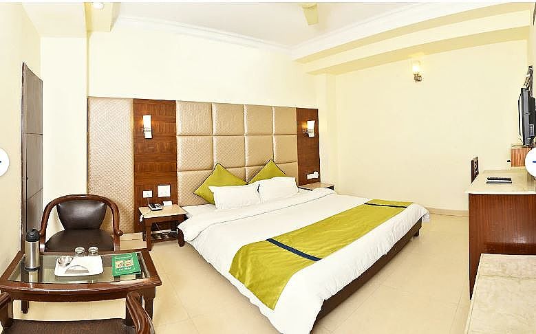 Hotel Shiraz Castle Deluxe Room