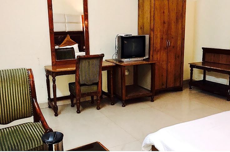 Hotel Shiraz Castle Deluxe Room 3