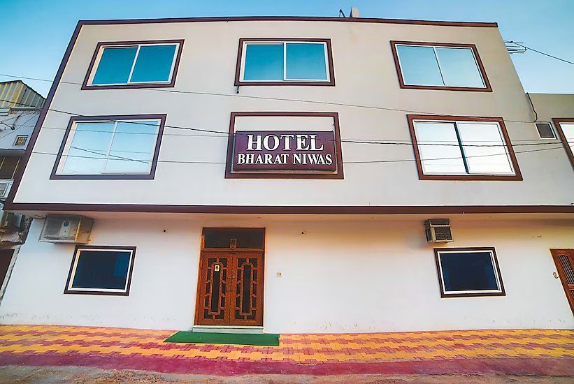  Hotel Bharat Niwas
