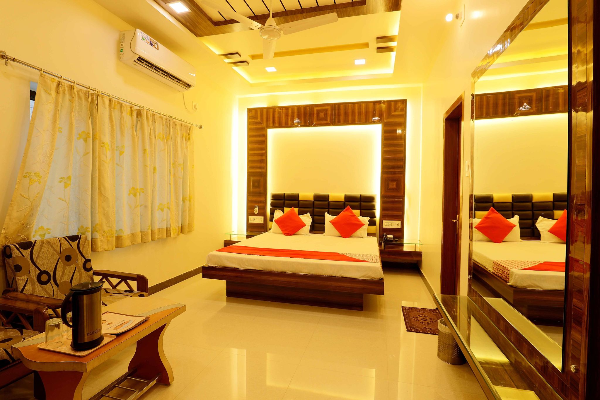 Hotel Bharat Niwas Deluxe AC Room 7