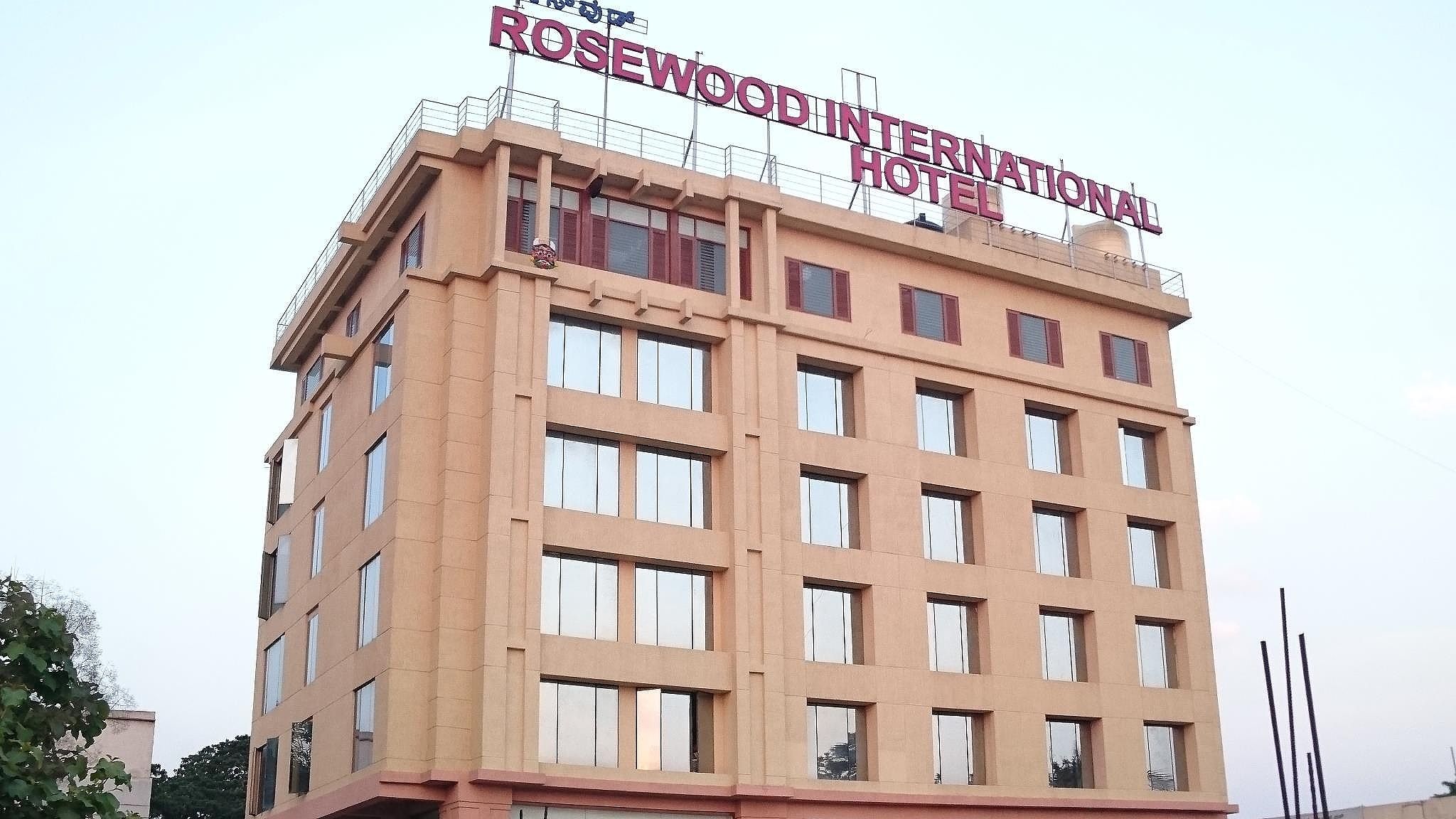undefined Rosewood International 8