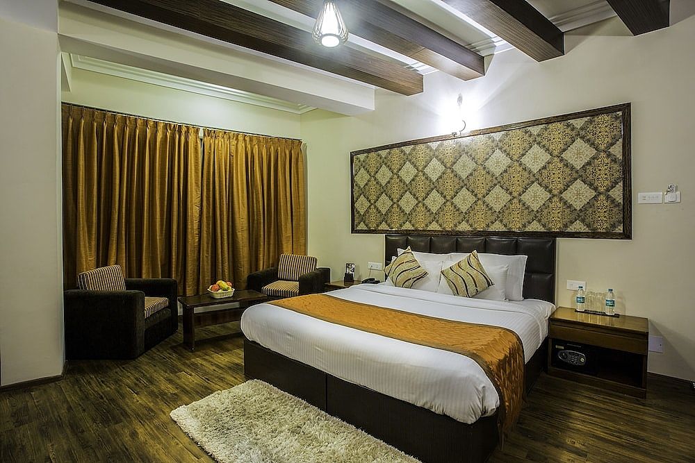 Exclusive Double Room, 1 King Bed, Smoking, Hill View