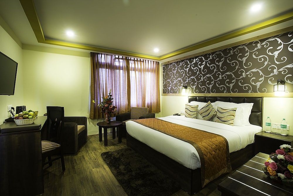 Deluxe Double Room, 1 King Bed, Smoking, Hill View