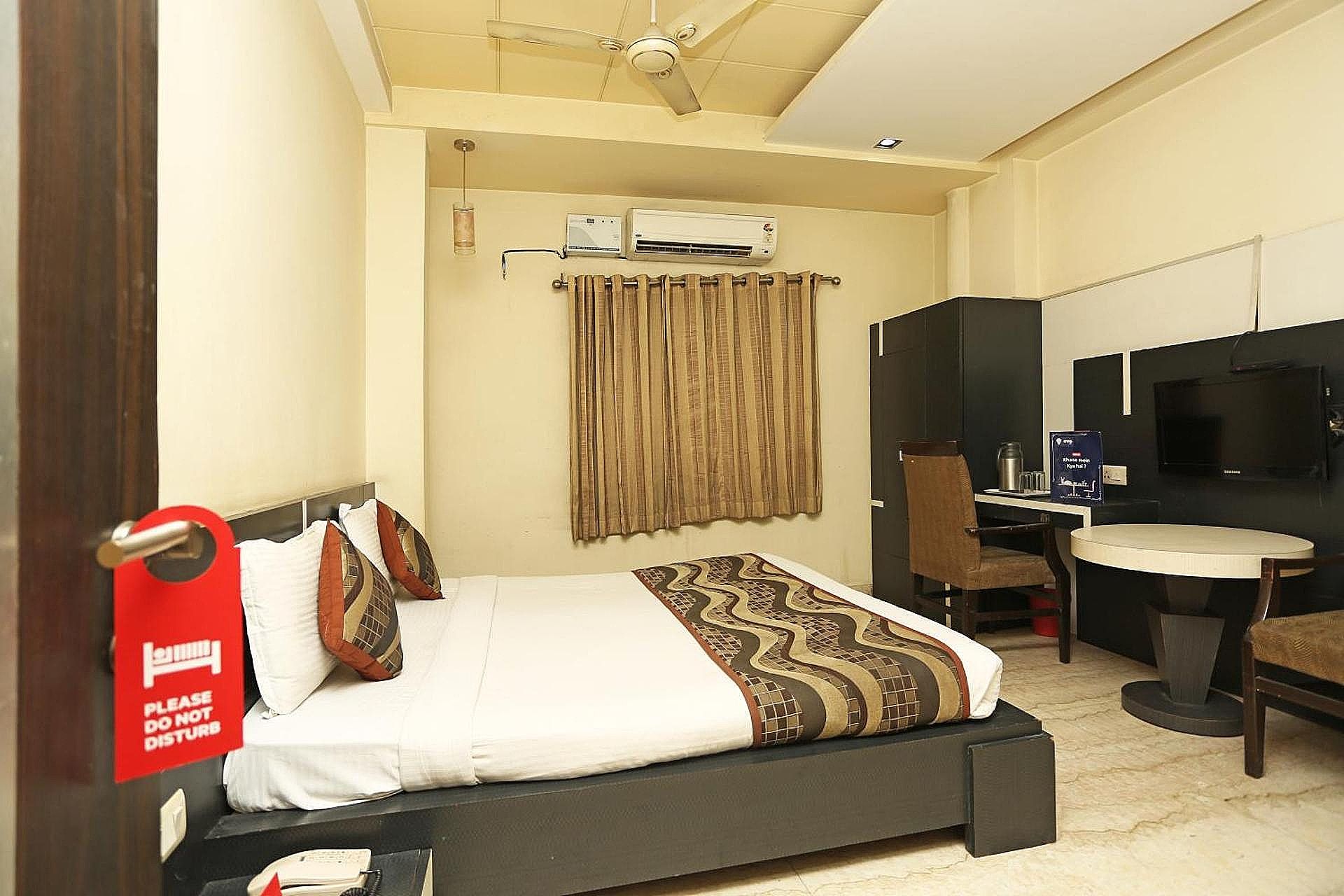 Hotel Sundaram Deluxe Room 3