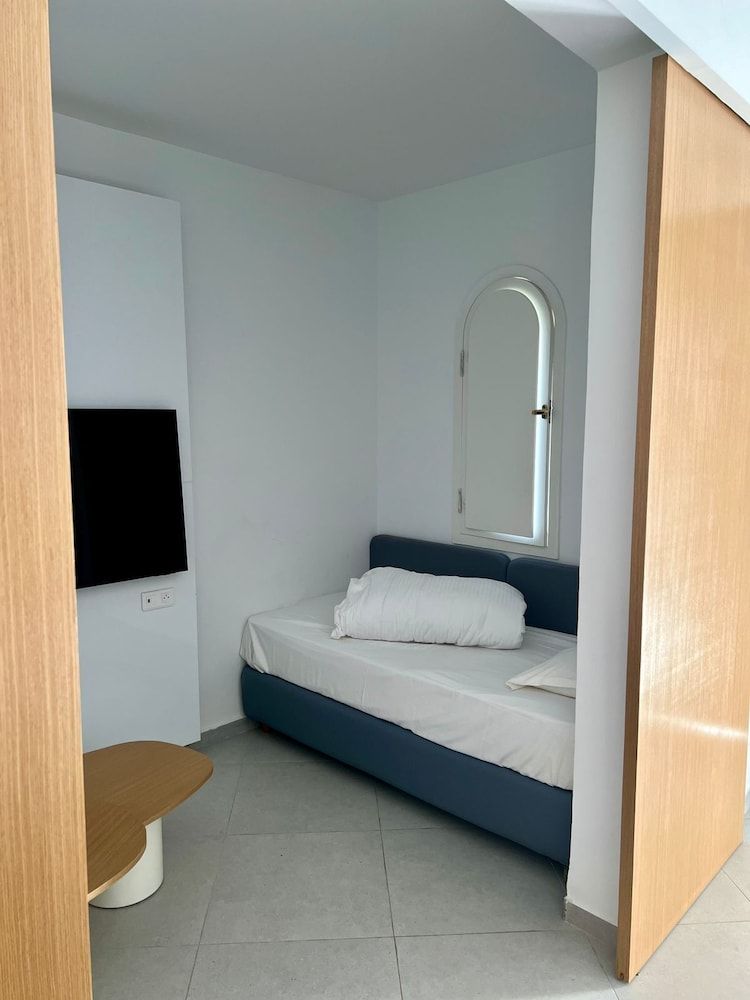 Royal Tulip Taj Sultan Standard Room, Multiple Beds, Balcony, Sea View 6