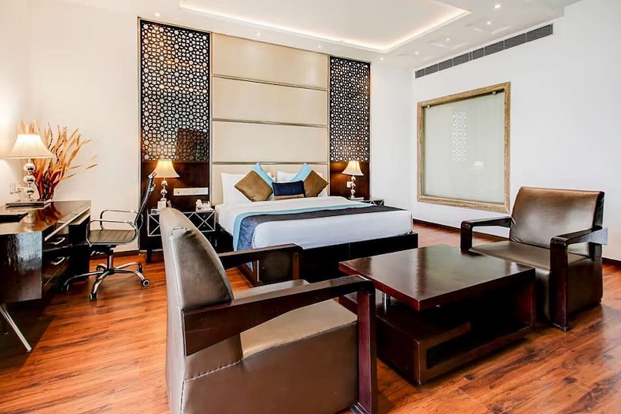 Hotel Delite Grand Deluxe Room 4