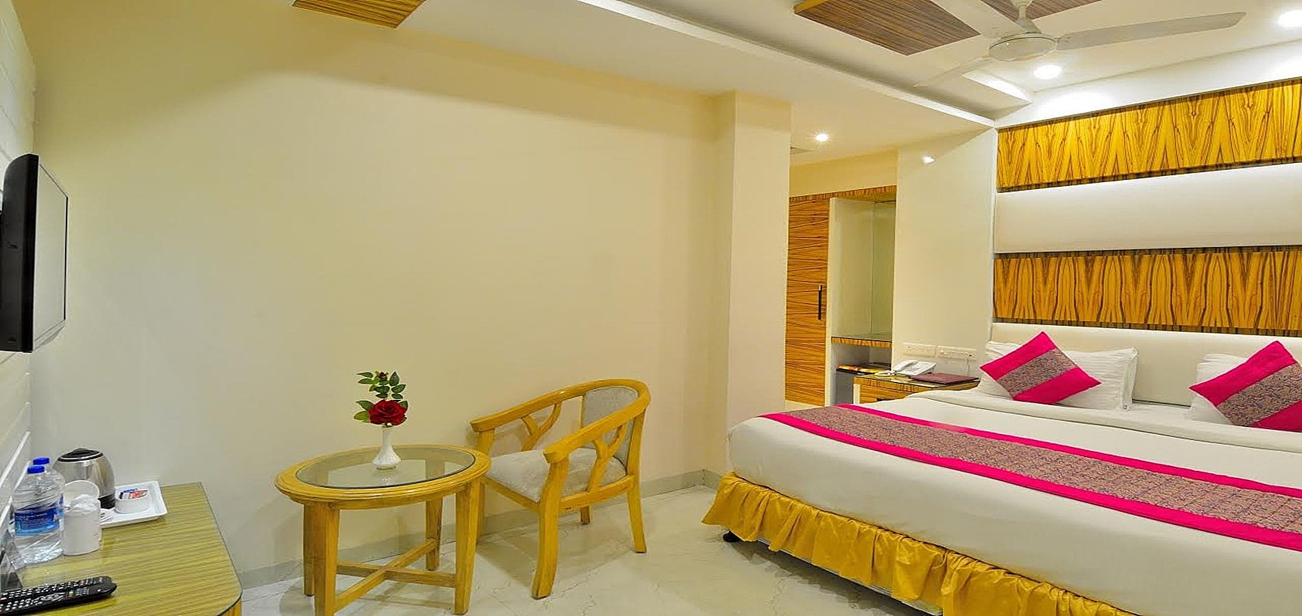 Hotel Aman Continental - Paharganj Deluxe Room 5