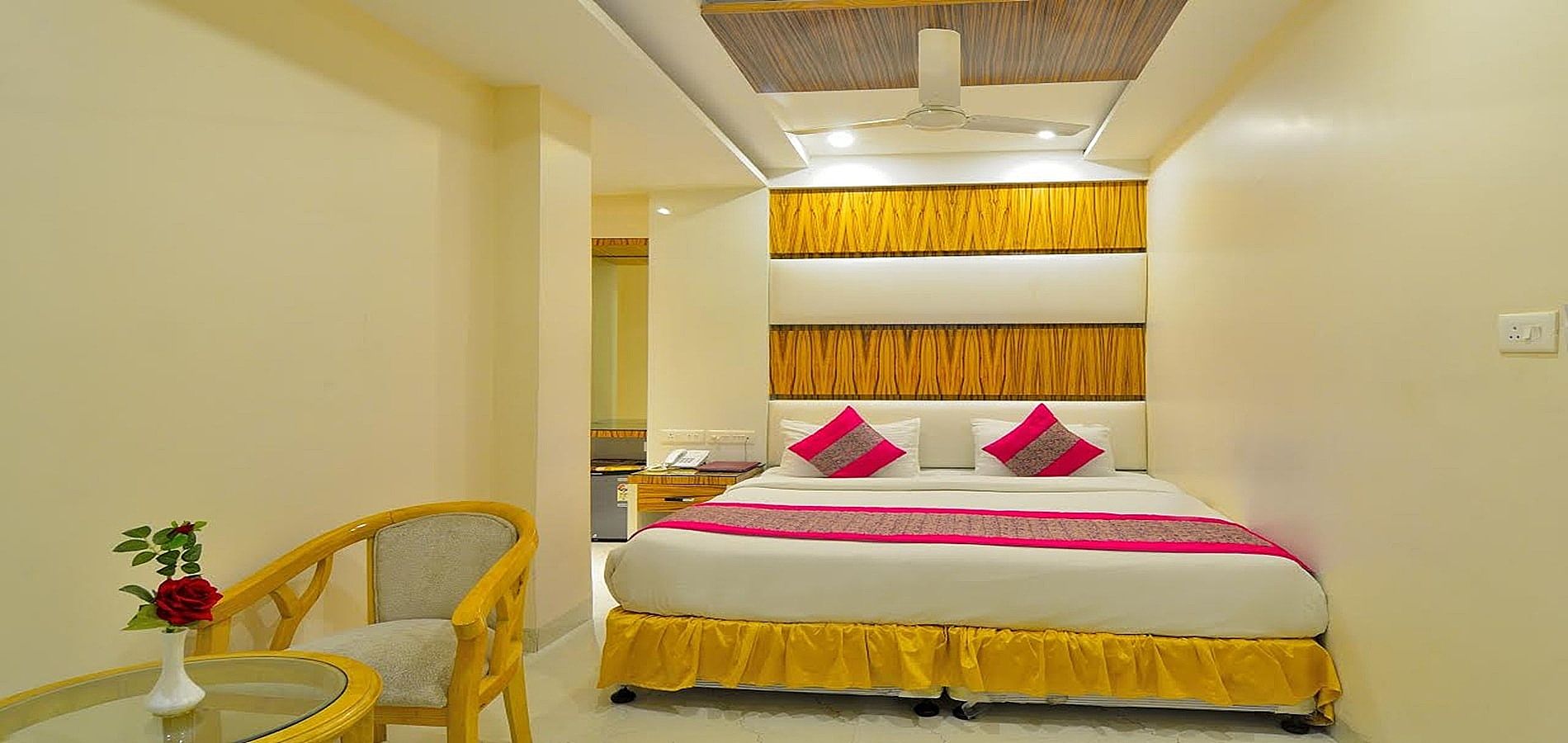Hotel Aman Continental - Paharganj Deluxe Room 4