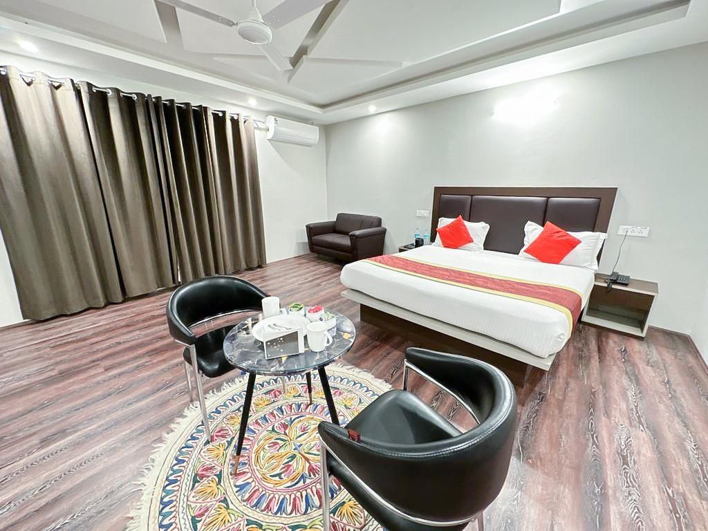 Suite Family Room