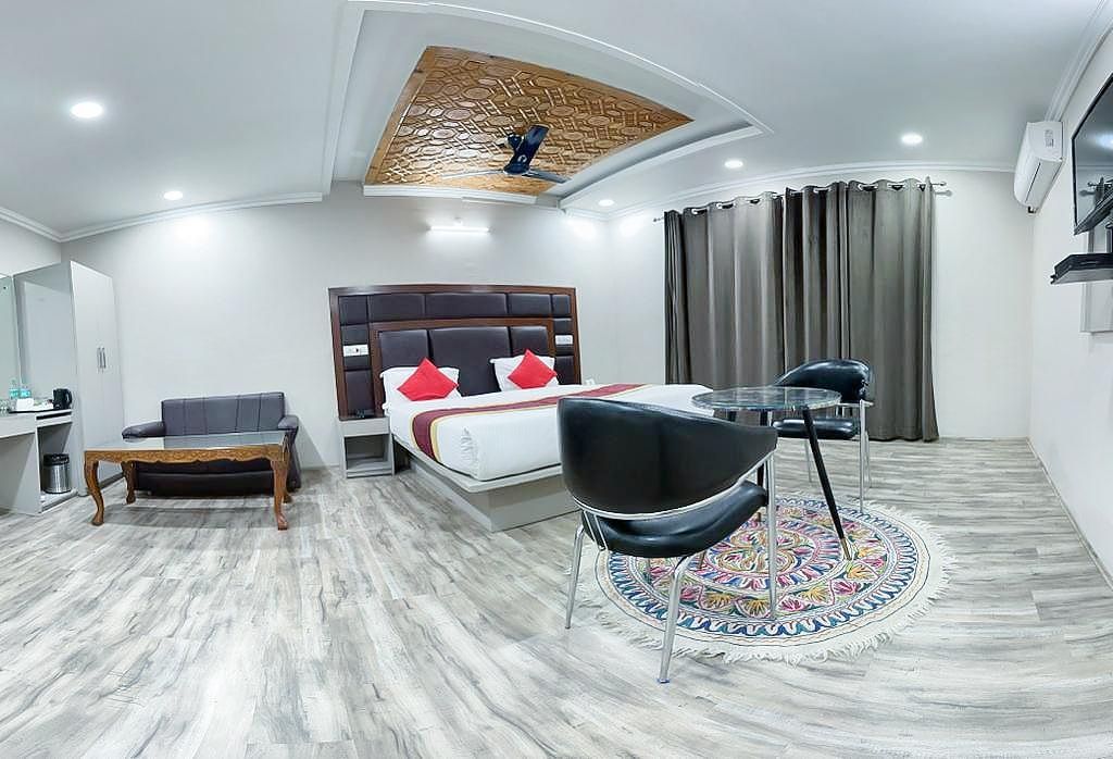 Suite Family Room