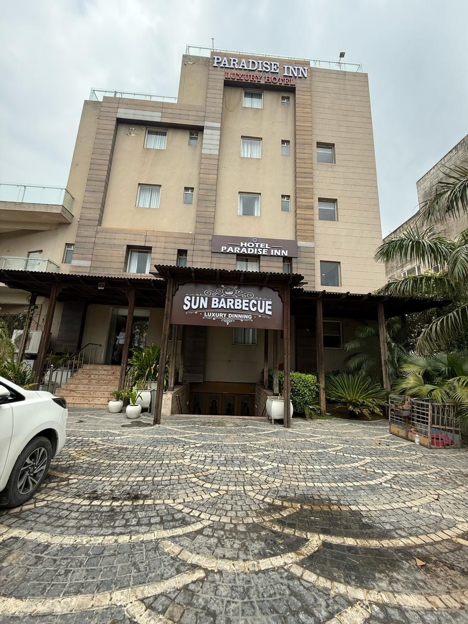 Hotel Paradise Inn
