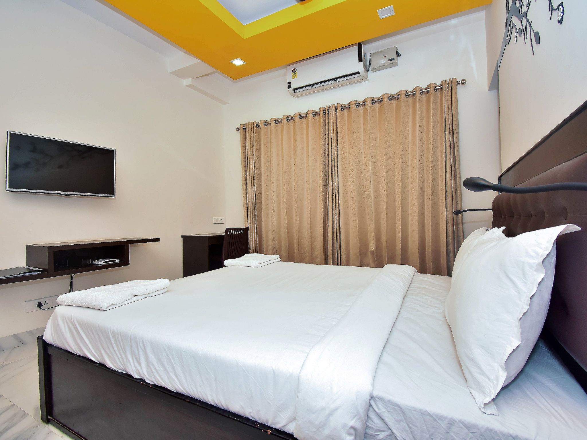 Lake View One Bedroom Suite