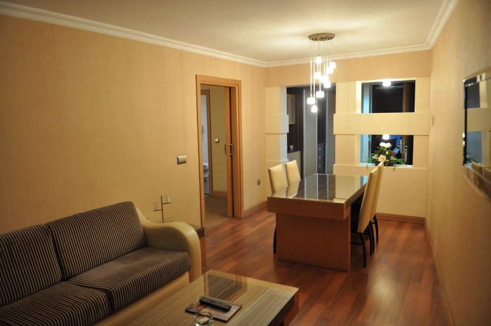 Surmeli Adana Hotel Suite, 1 King Bed 13
