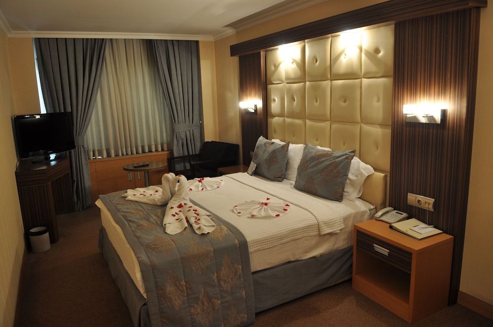 Surmeli Adana Hotel Suite, 1 King Bed 3