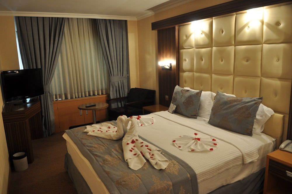 Surmeli Adana Hotel Suite, 1 King Bed 4