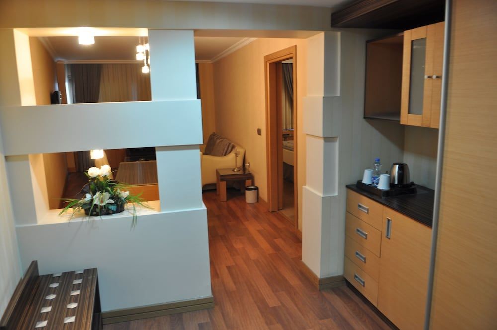Surmeli Adana Hotel Suite, 1 King Bed 15