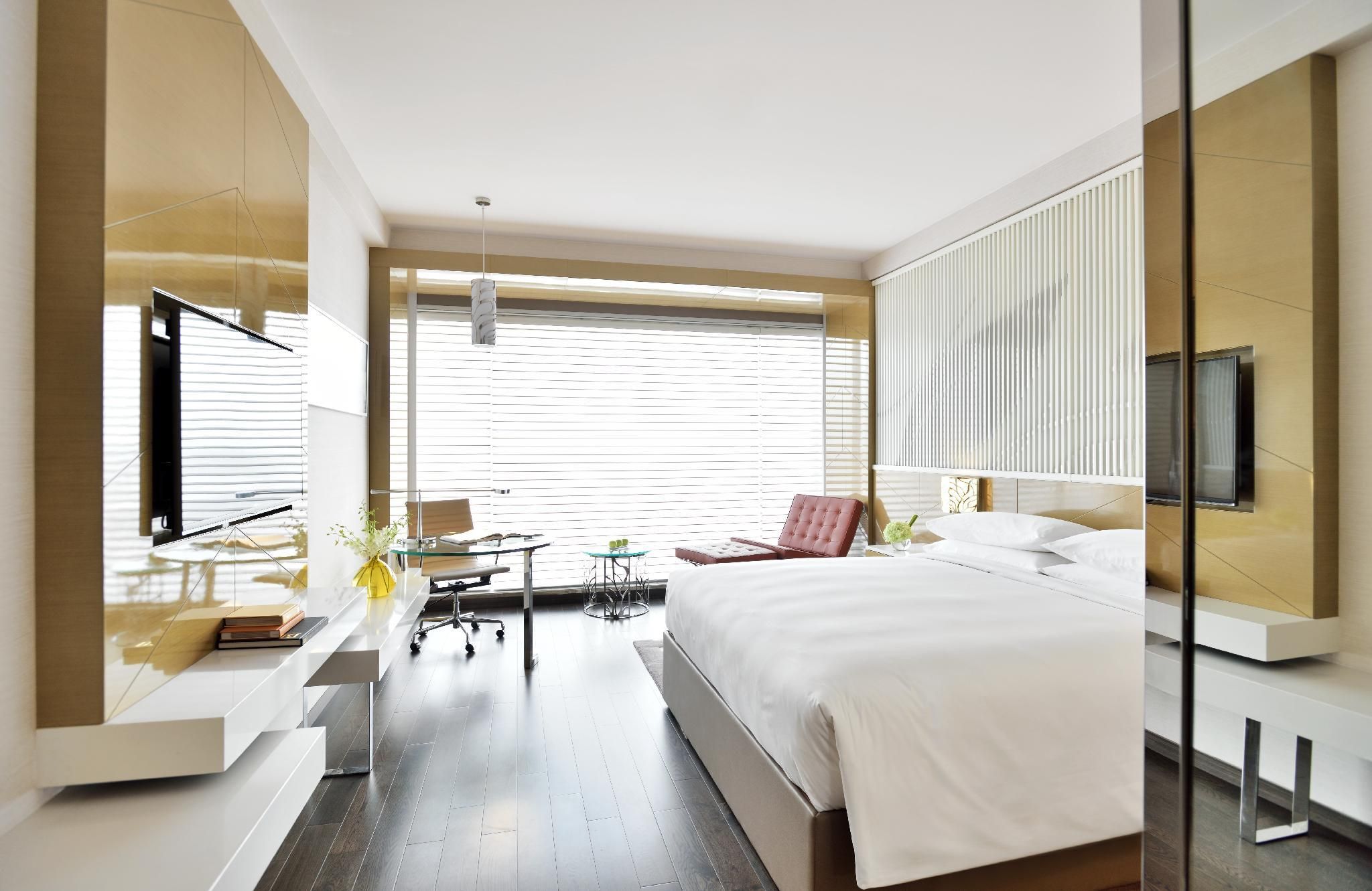 Cocktail Hours, Guest Room, 2 Twin, High Floor