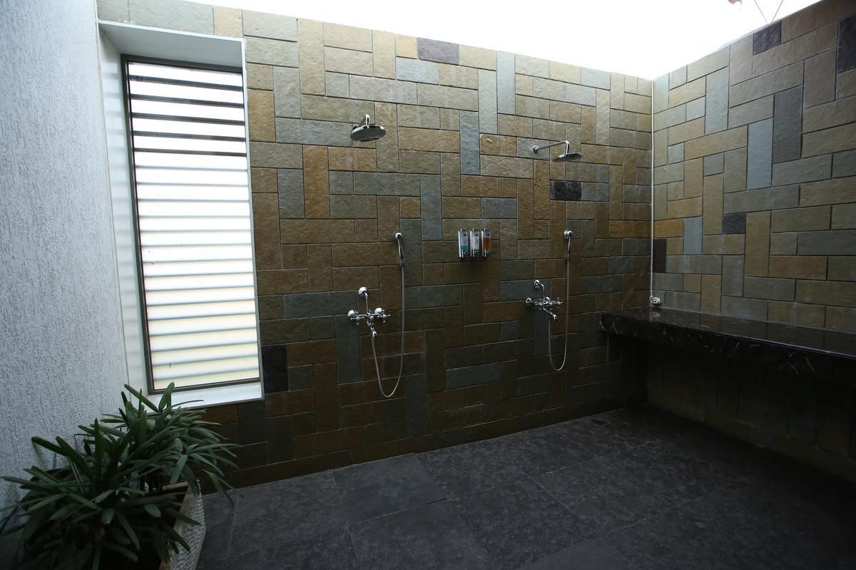 Cypress Suite With Deck