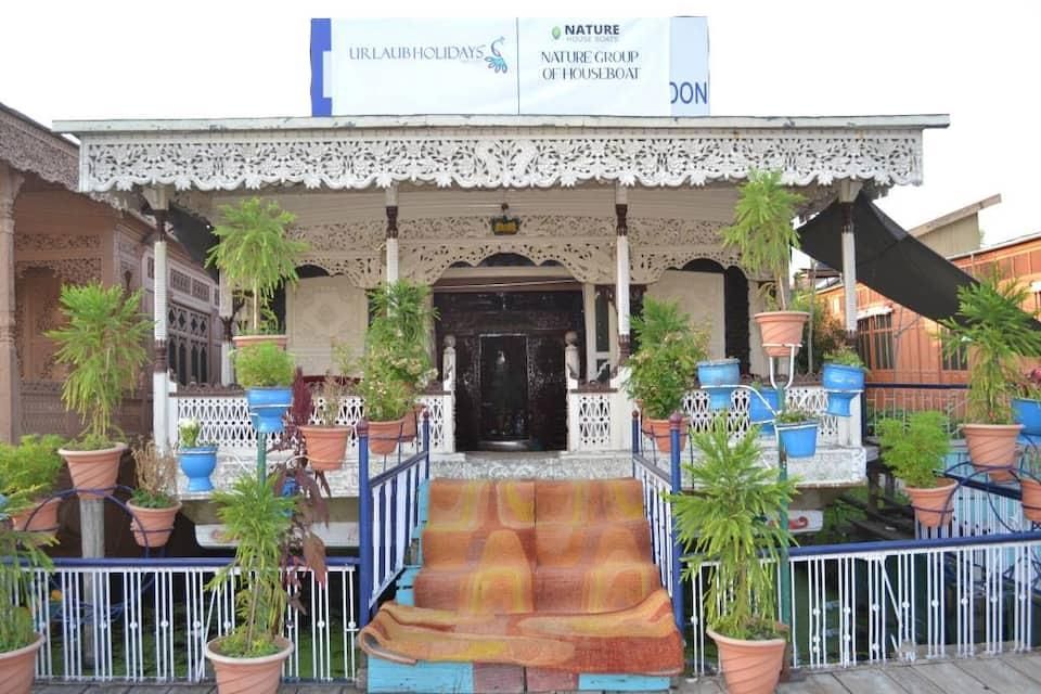 undefined Nature Houseboat