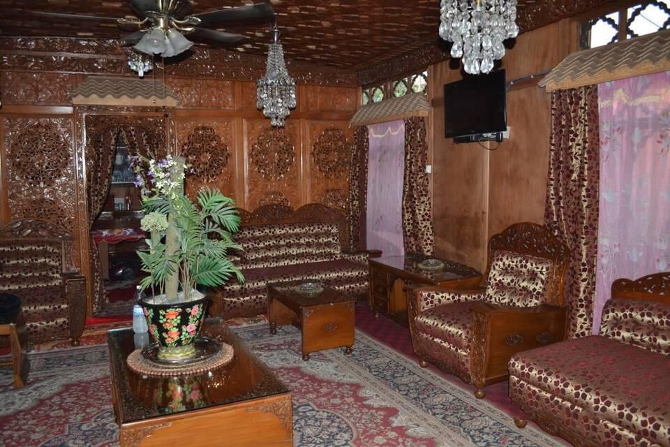 undefined Nature Houseboat 2